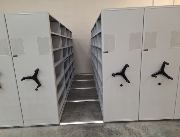 Передвижные стеллажи для медучреждений