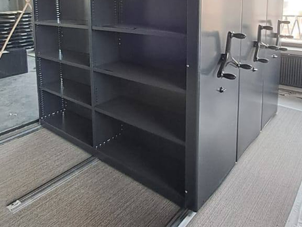 Цветные офисные стеллажи