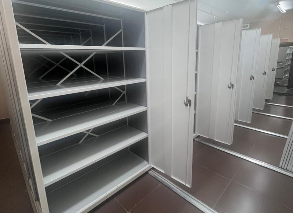 передвижные стеллажи с дверцами